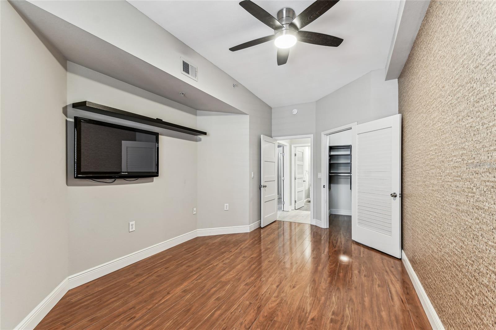 100 4TH AVE S #220, ST PETERSBURG, FL, 33701