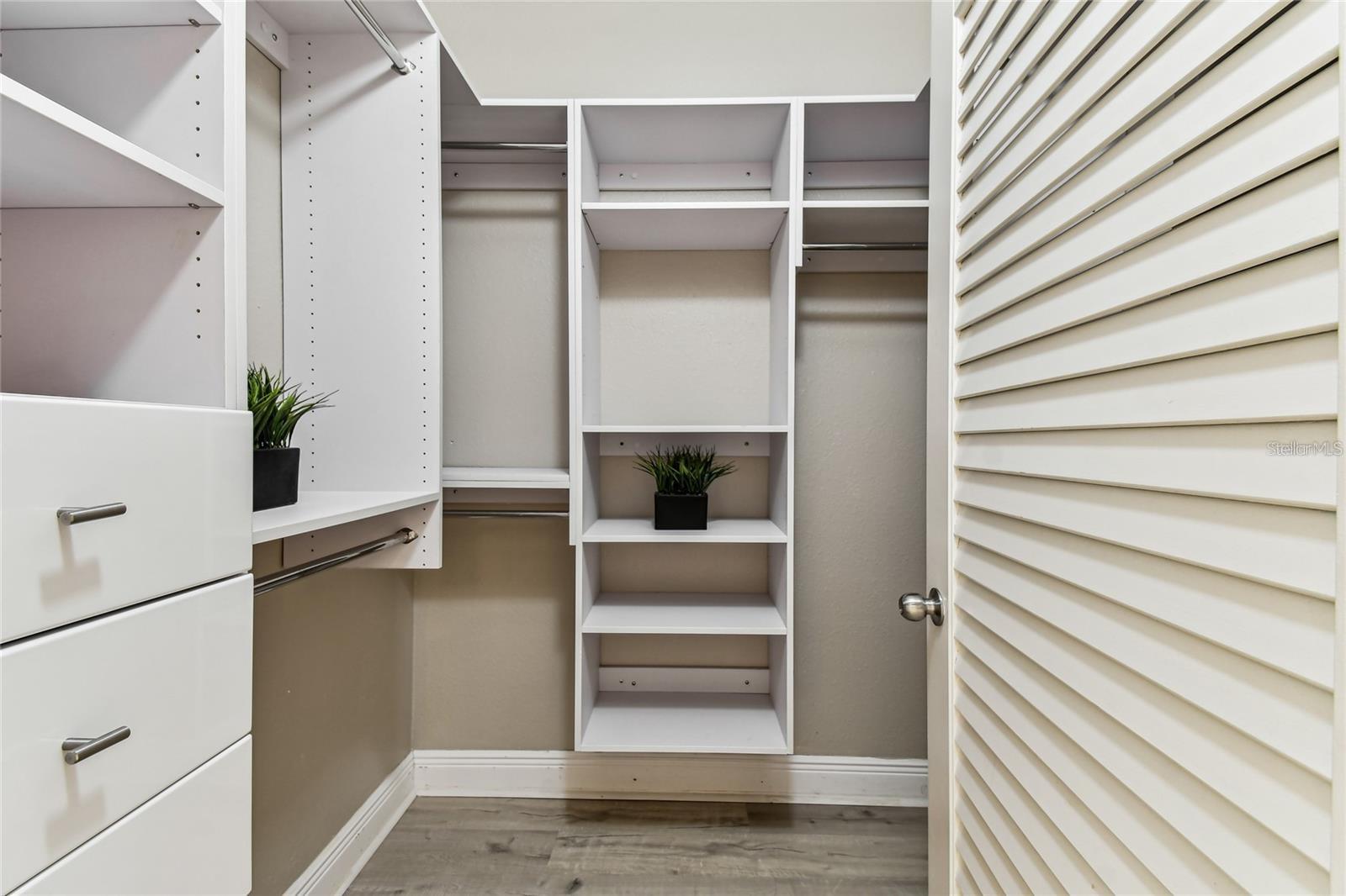 100 4TH AVE S #220, ST PETERSBURG, FL, 33701