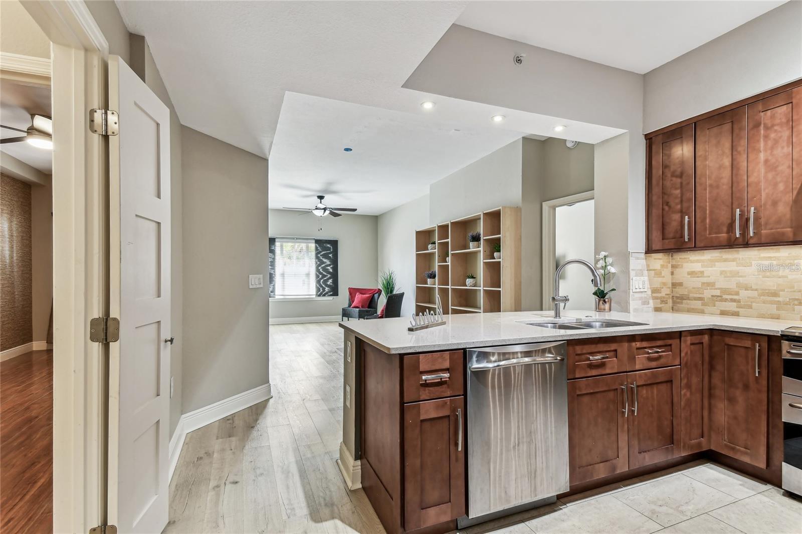 100 4TH AVE S #220, ST PETERSBURG, FL, 33701