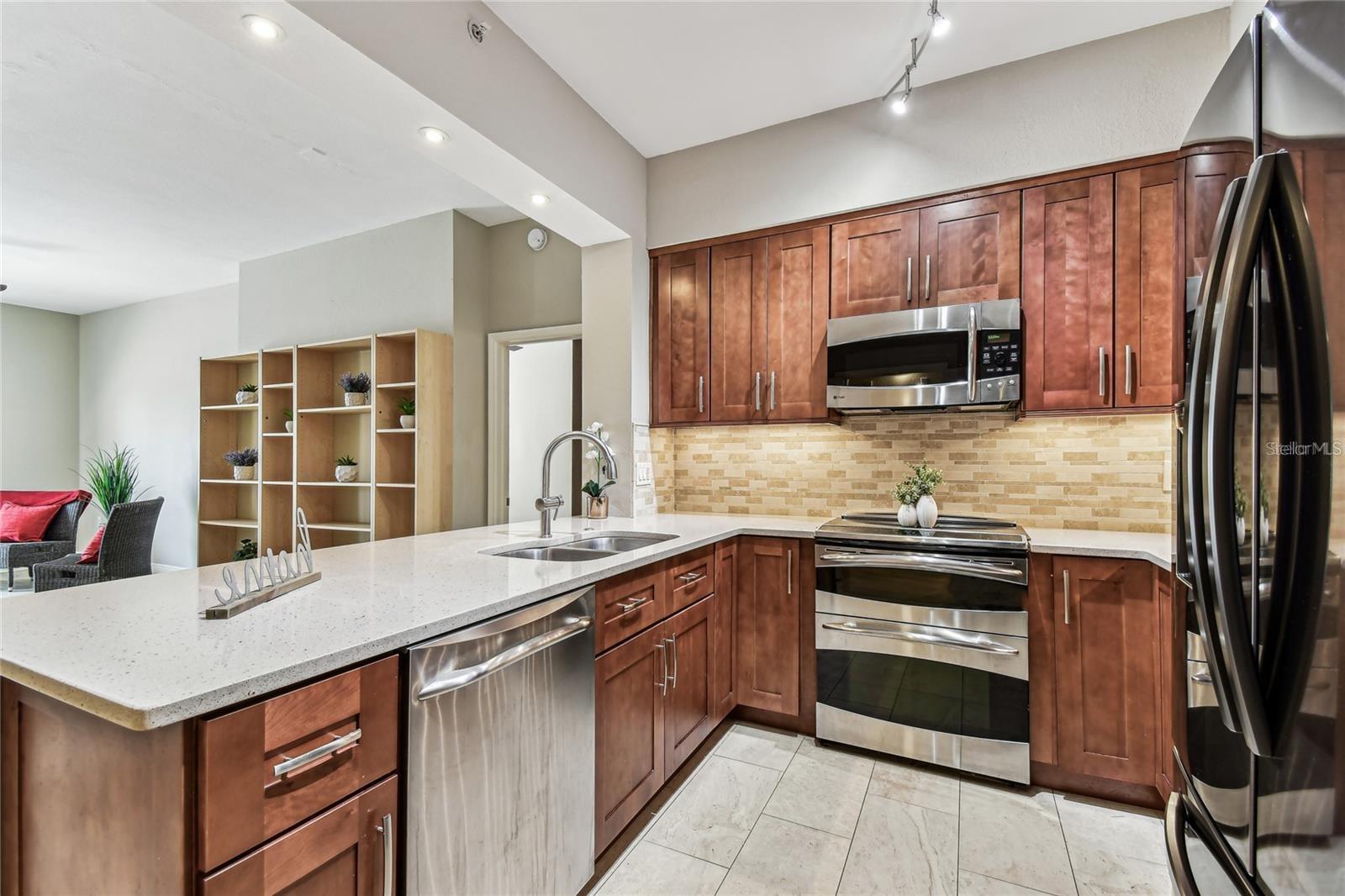 100 4TH AVE S #220, ST PETERSBURG, FL, 33701