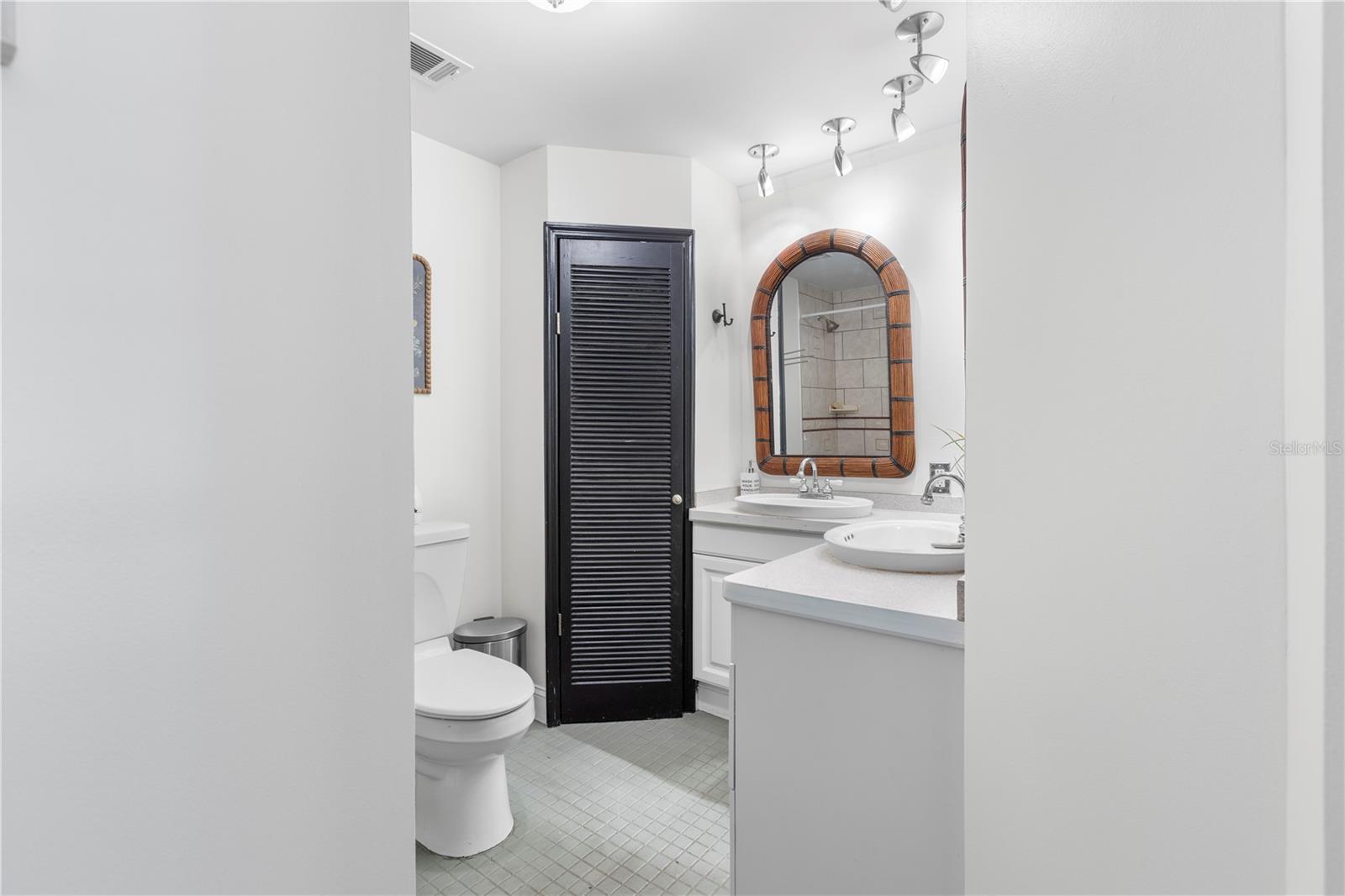 4905 W BARTLETT DR, TAMPA, FL, 33603