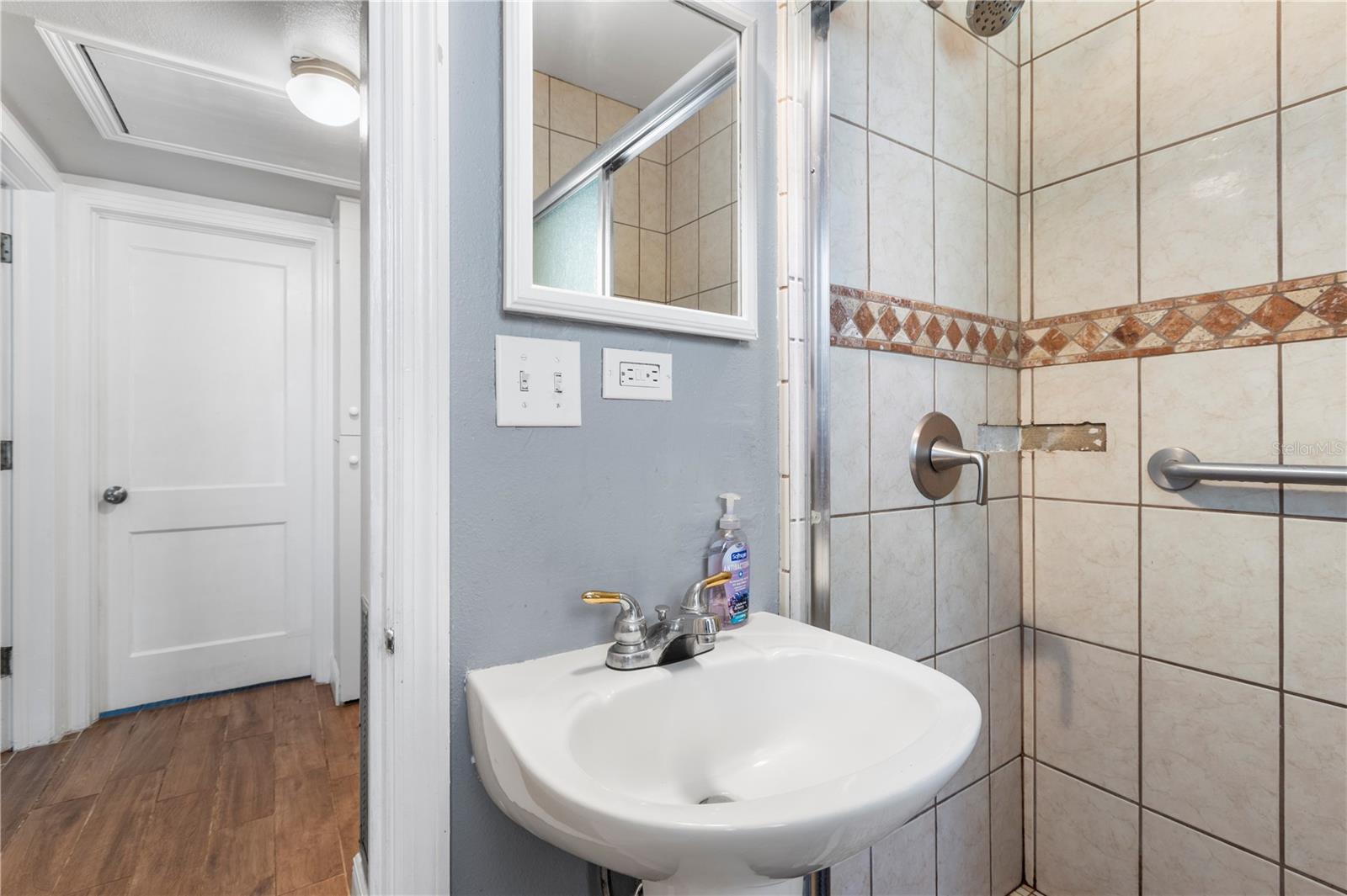 4905 W BARTLETT DR, TAMPA, FL, 33603