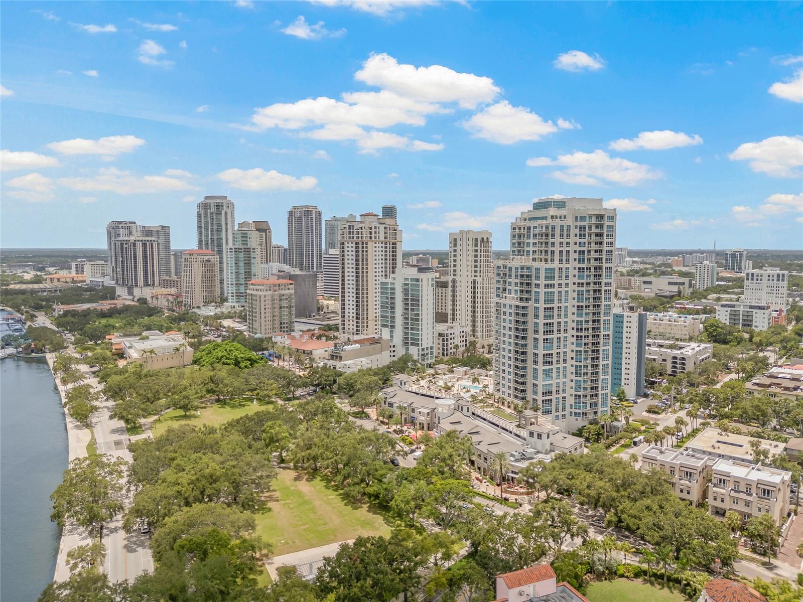 Beach Drive at your doorstep offers endless dining, shopping, and cultural experiences—all within easy walking distance.