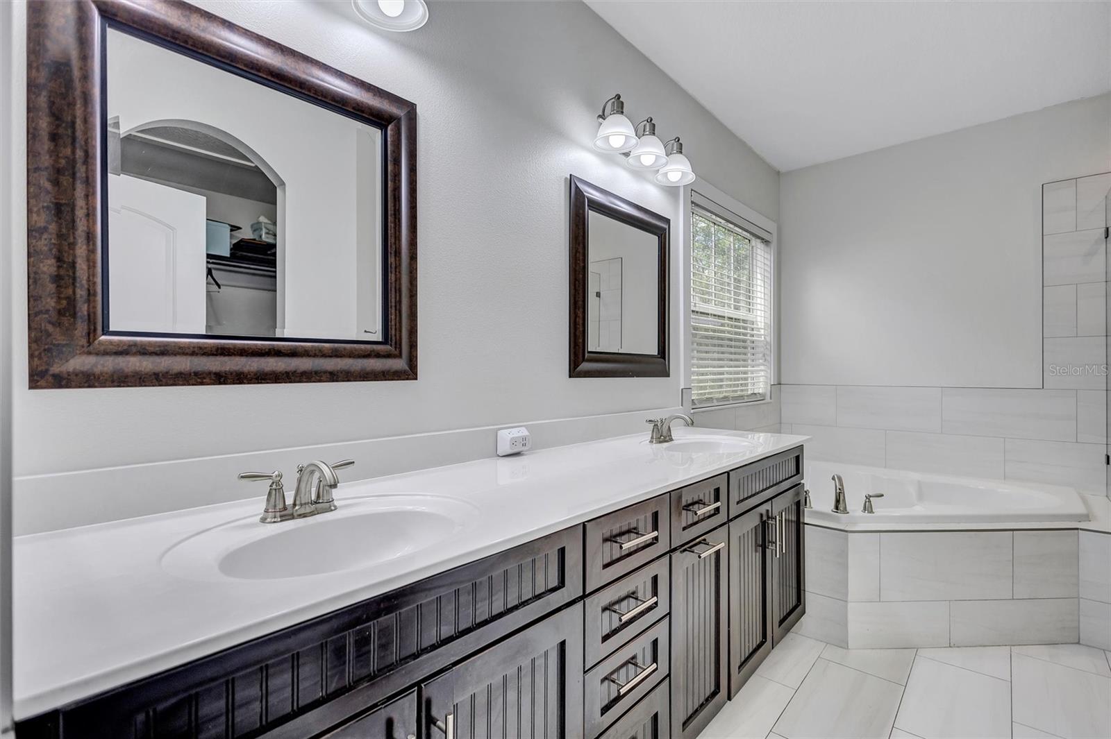 5951 PARKSET DR, LITHIA, FL, 33547