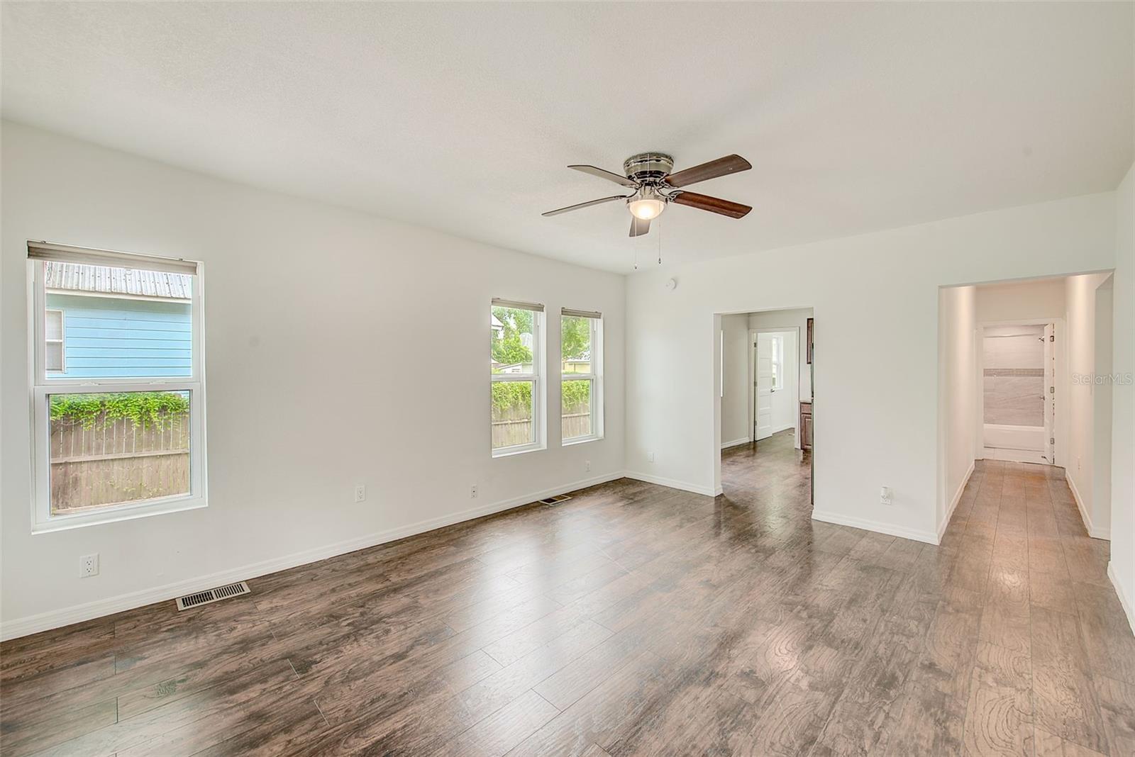 809 E BAKER ST, TAMPA, FL, 33603