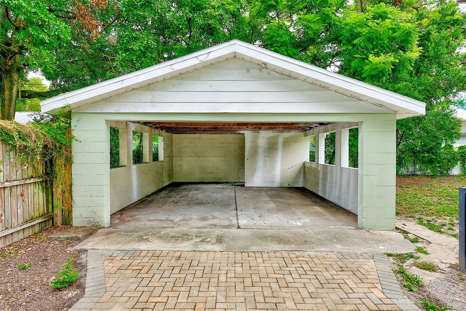 809 E BAKER ST, TAMPA, FL, 33603