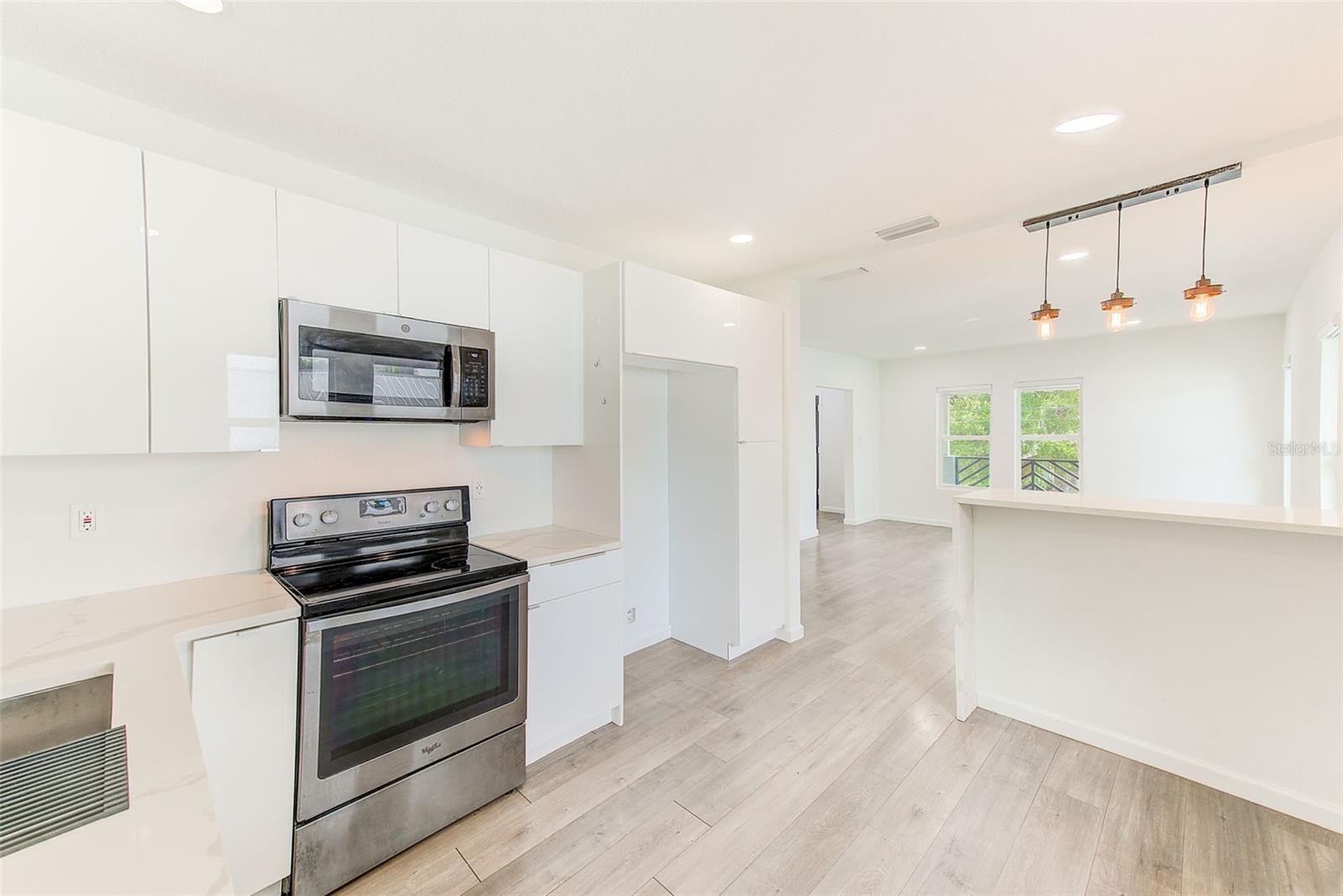 809 E BAKER ST, TAMPA, FL, 33603