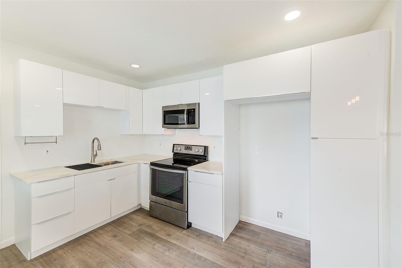 809 E BAKER ST, TAMPA, FL, 33603