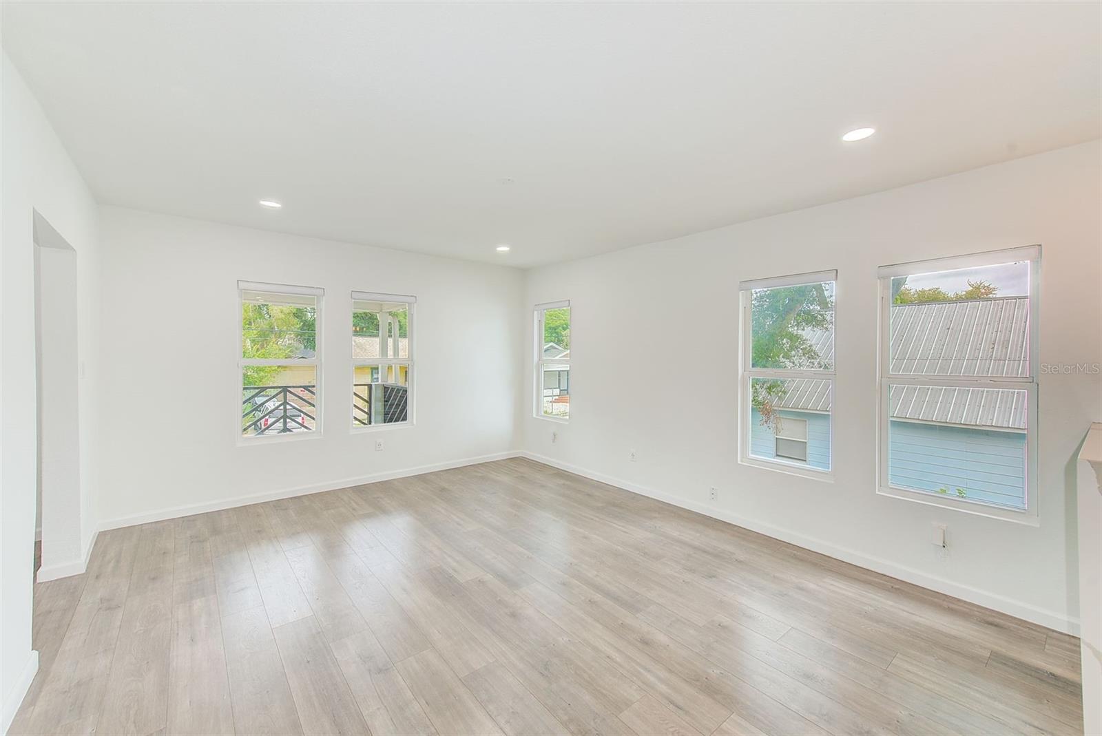 809 E BAKER ST, TAMPA, FL, 33603