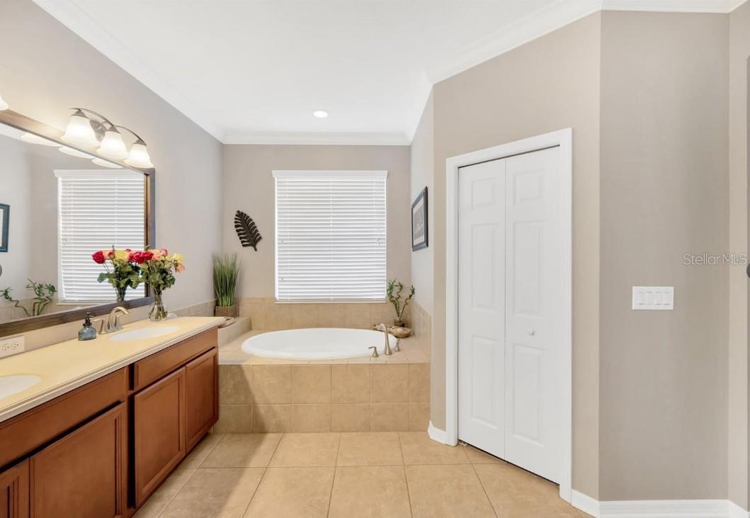 11127 WEMBLEY LANDING DR, LITHIA, FL, 33547