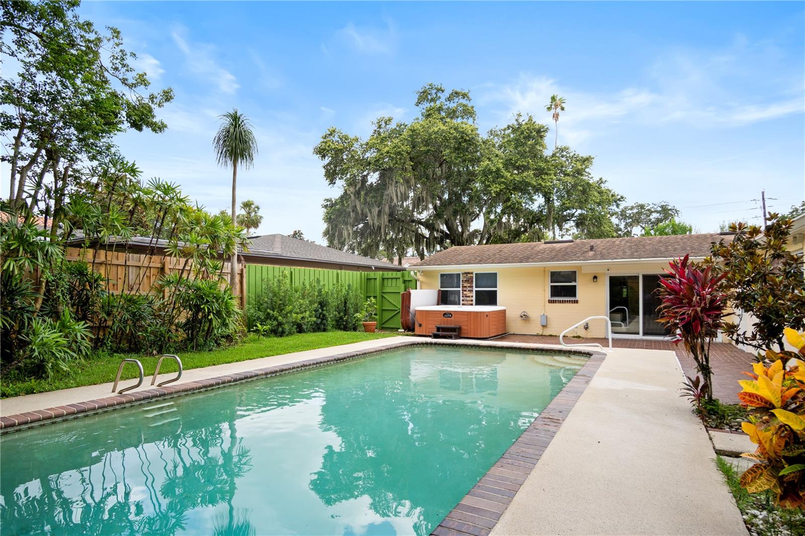 1228 SPRING LAKE DR, ORLANDO, FL, 32804