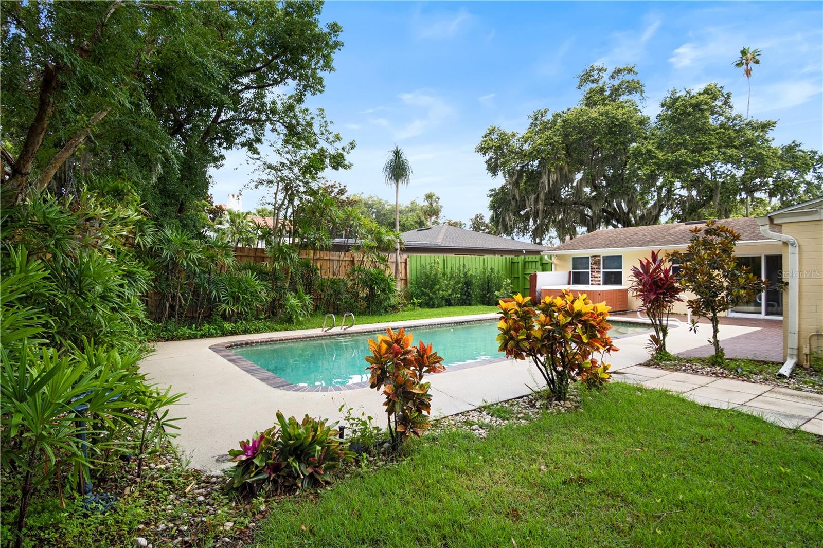 1228 SPRING LAKE DR, ORLANDO, FL, 32804