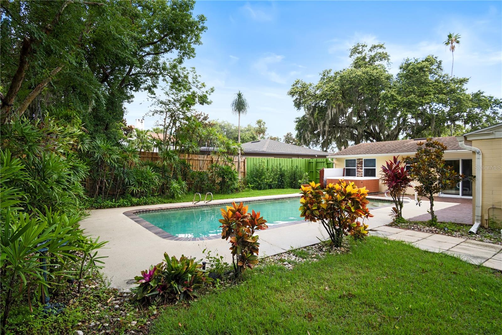 1228 SPRING LAKE DR, ORLANDO, FL, 32804