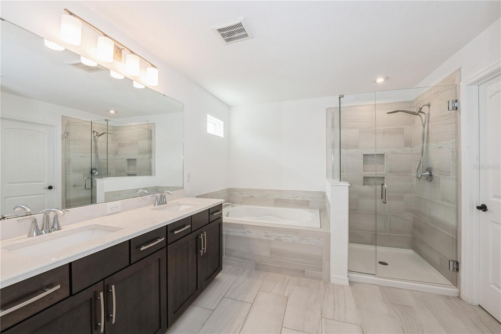 O6323915 Property Photo