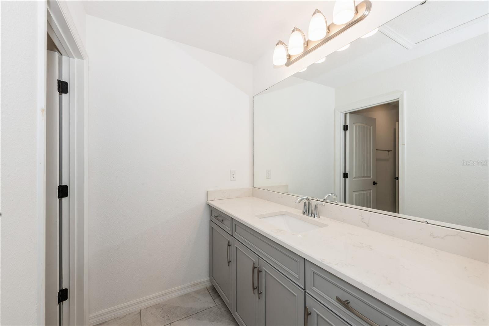 O6323915 Property Photo
