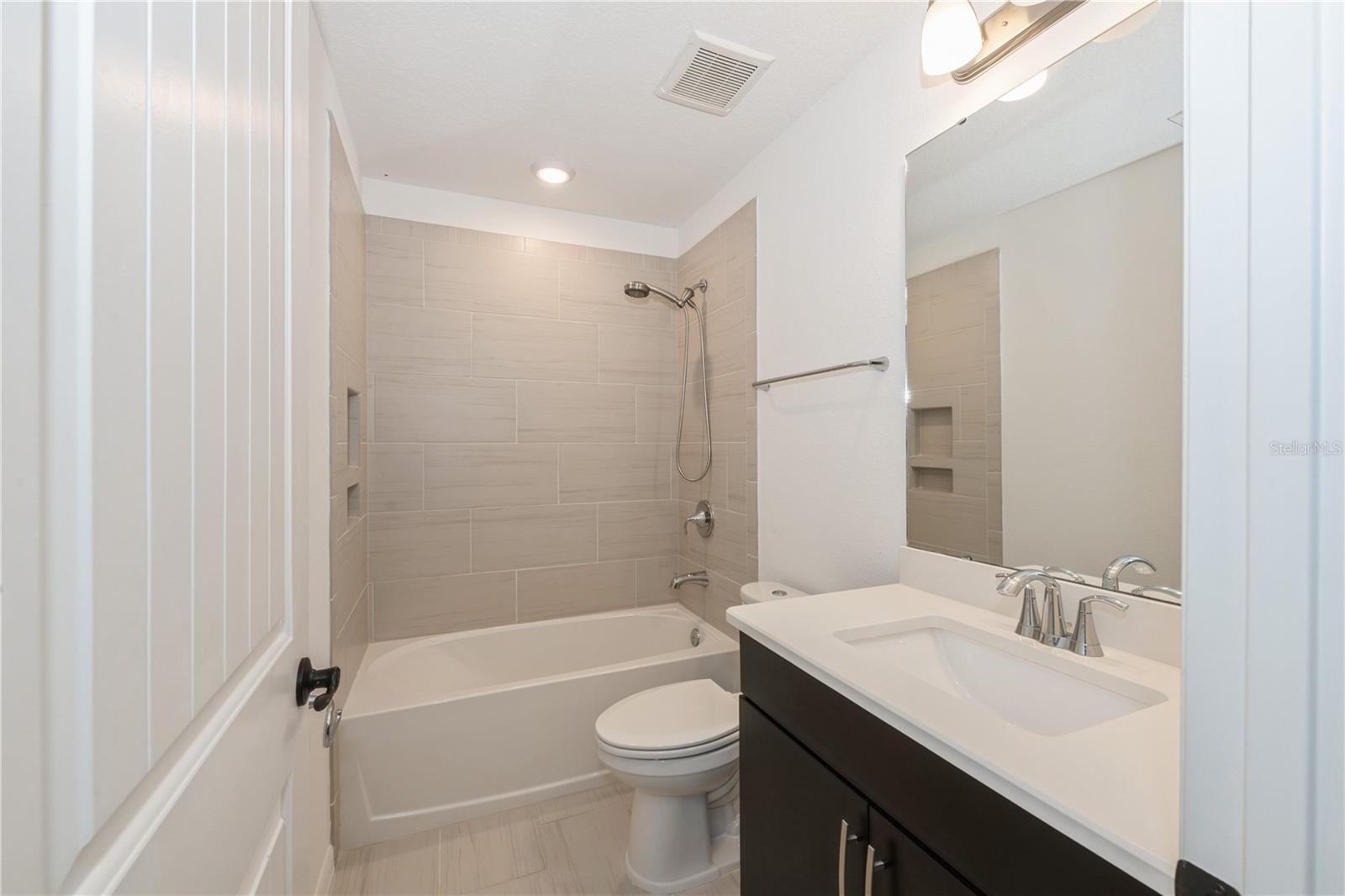 O6323915 Property Photo