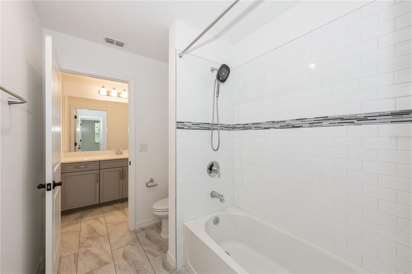 O6323915 Property Photo