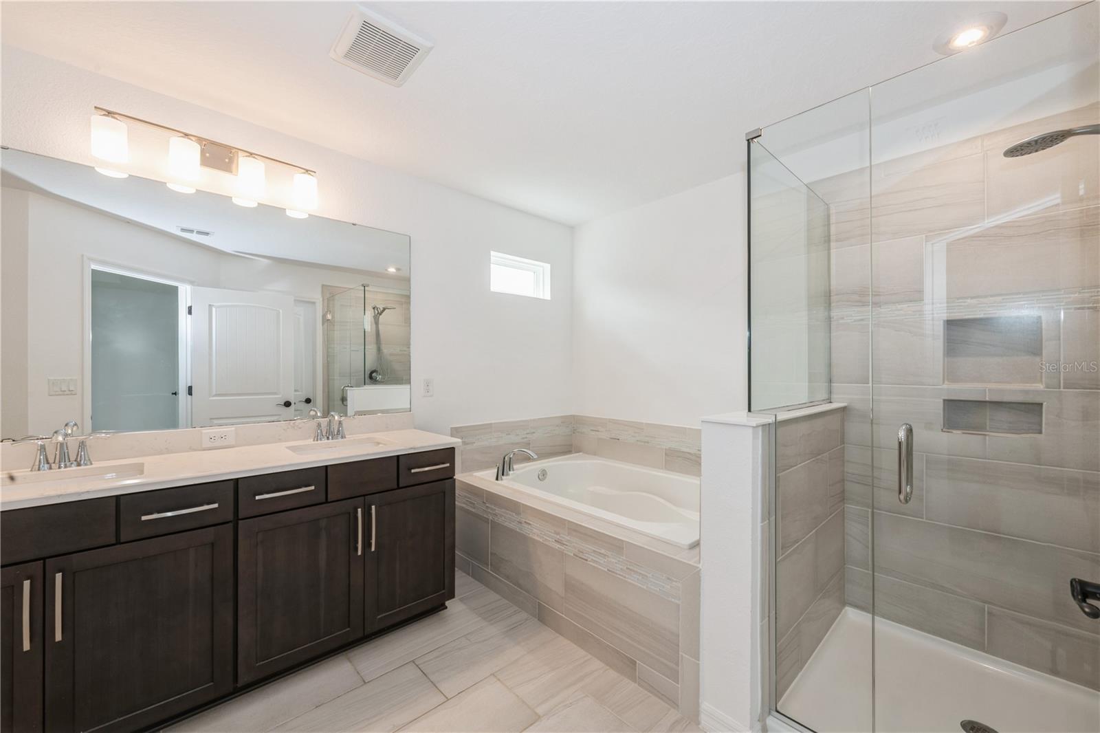 O6323915 Property Photo