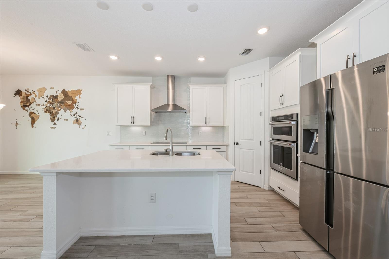 O6323915 Property Photo