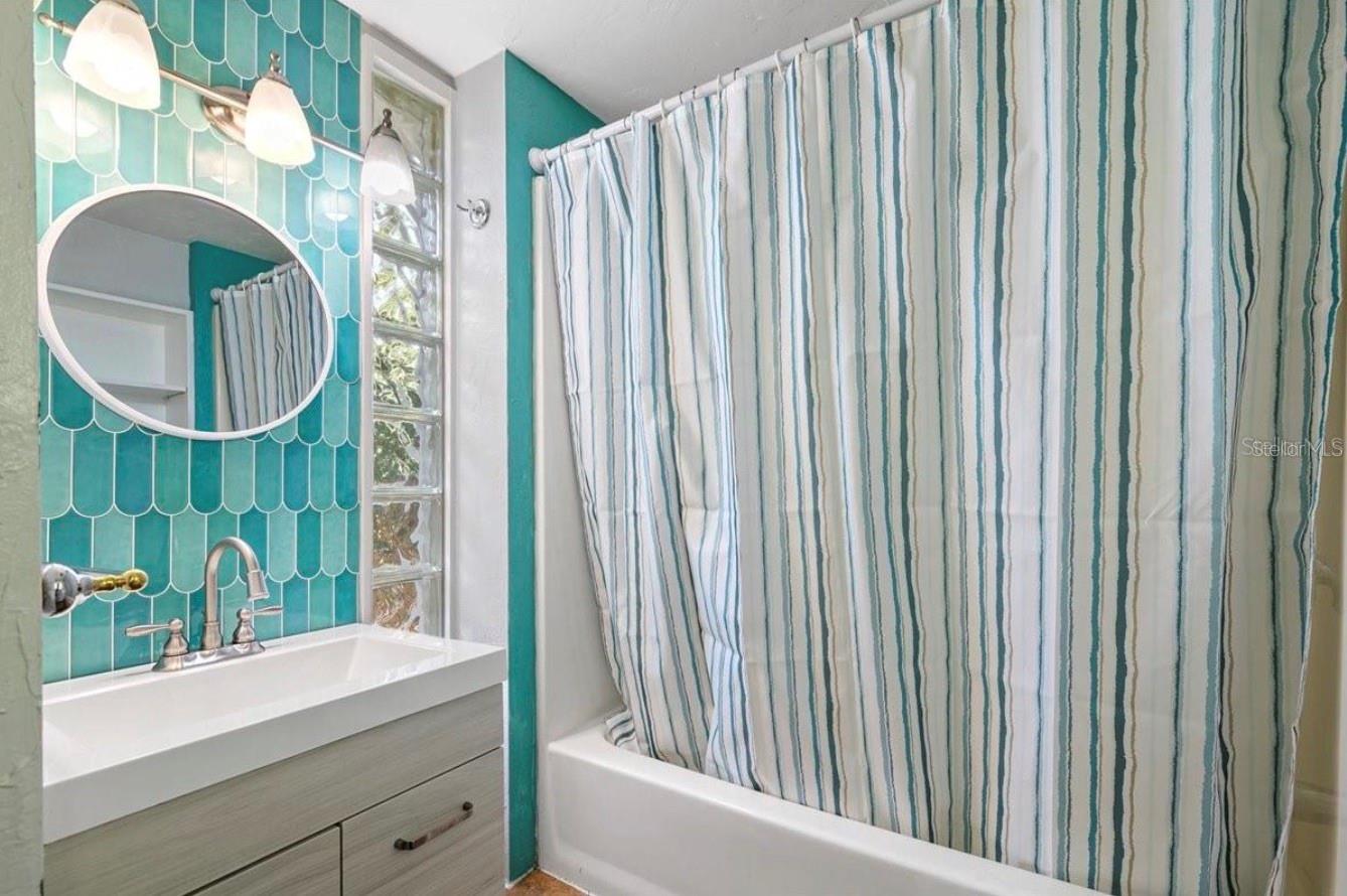 3915 IROQUOIS AVE, SARASOTA, FL, 34234