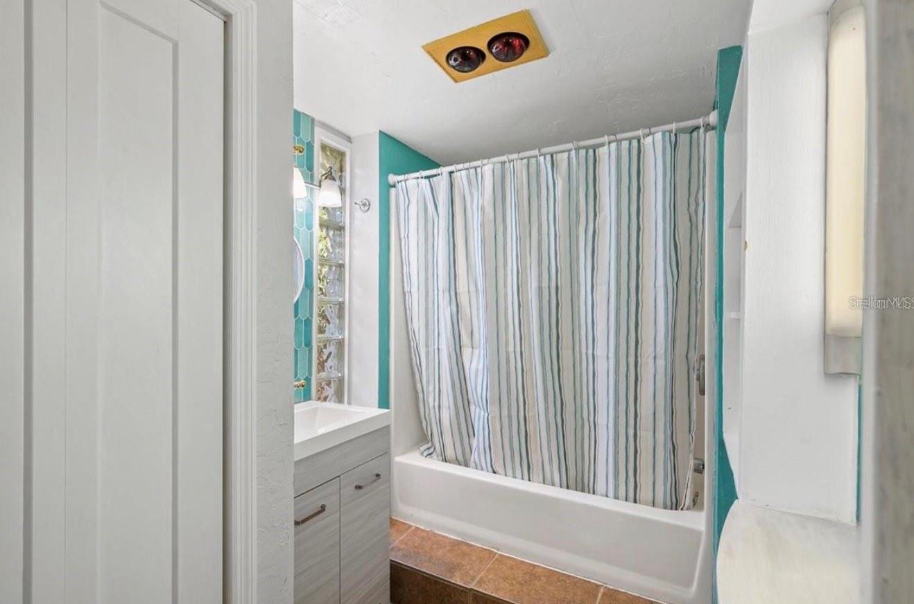 3915 IROQUOIS AVE, SARASOTA, FL, 34234