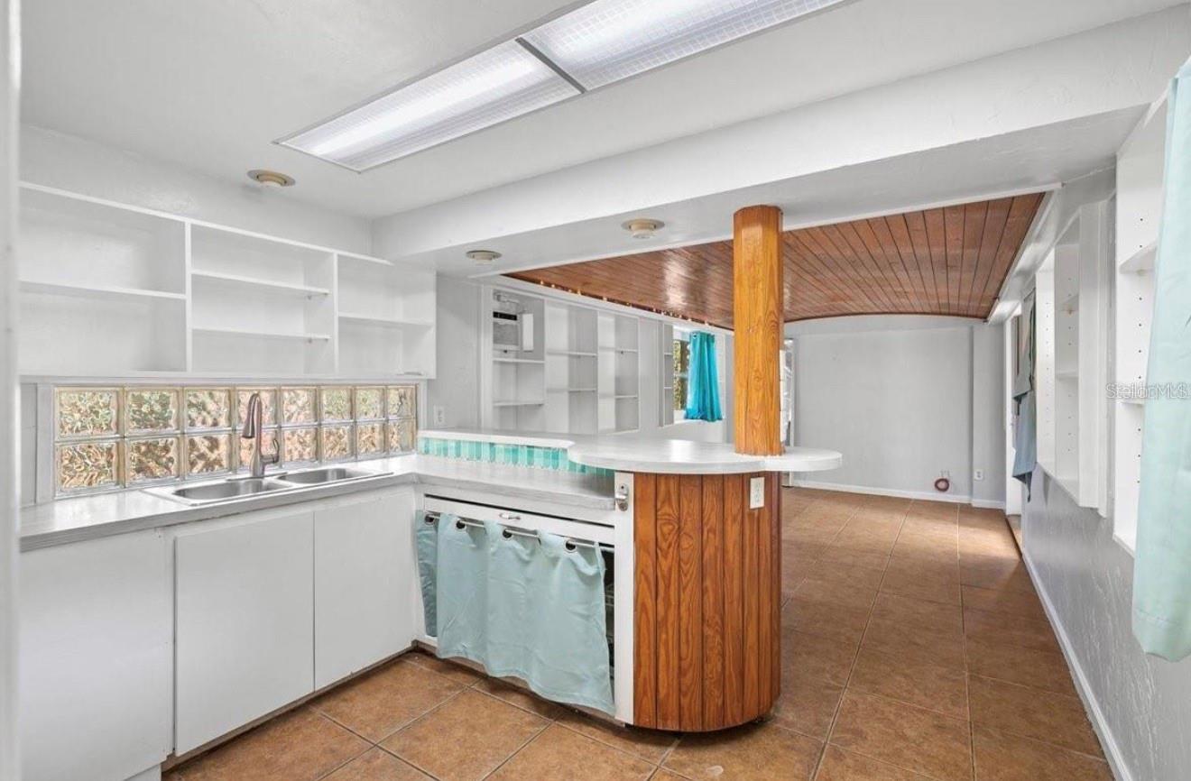 3915 IROQUOIS AVE, SARASOTA, FL, 34234