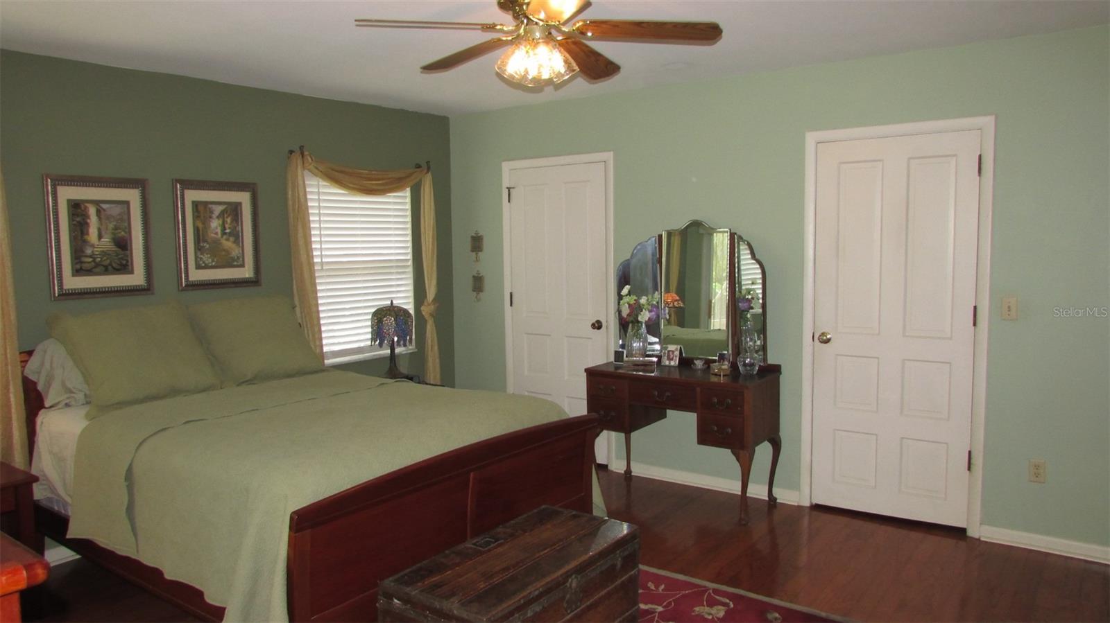 Master with 2 walkins