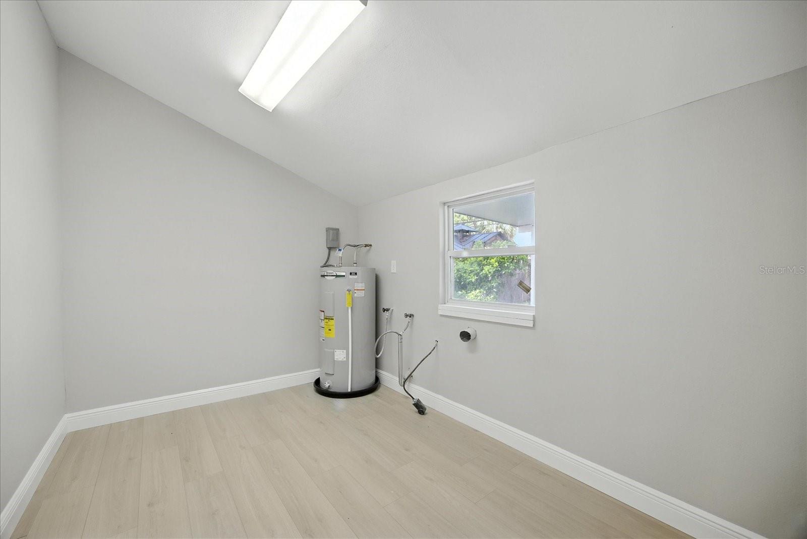 8208 TANGLEWOOD LN, TAMPA, FL, 33615