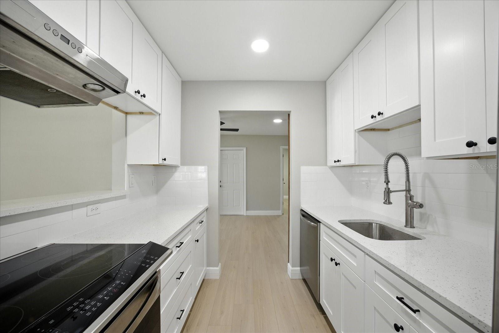 8208 TANGLEWOOD LN, TAMPA, FL, 33615