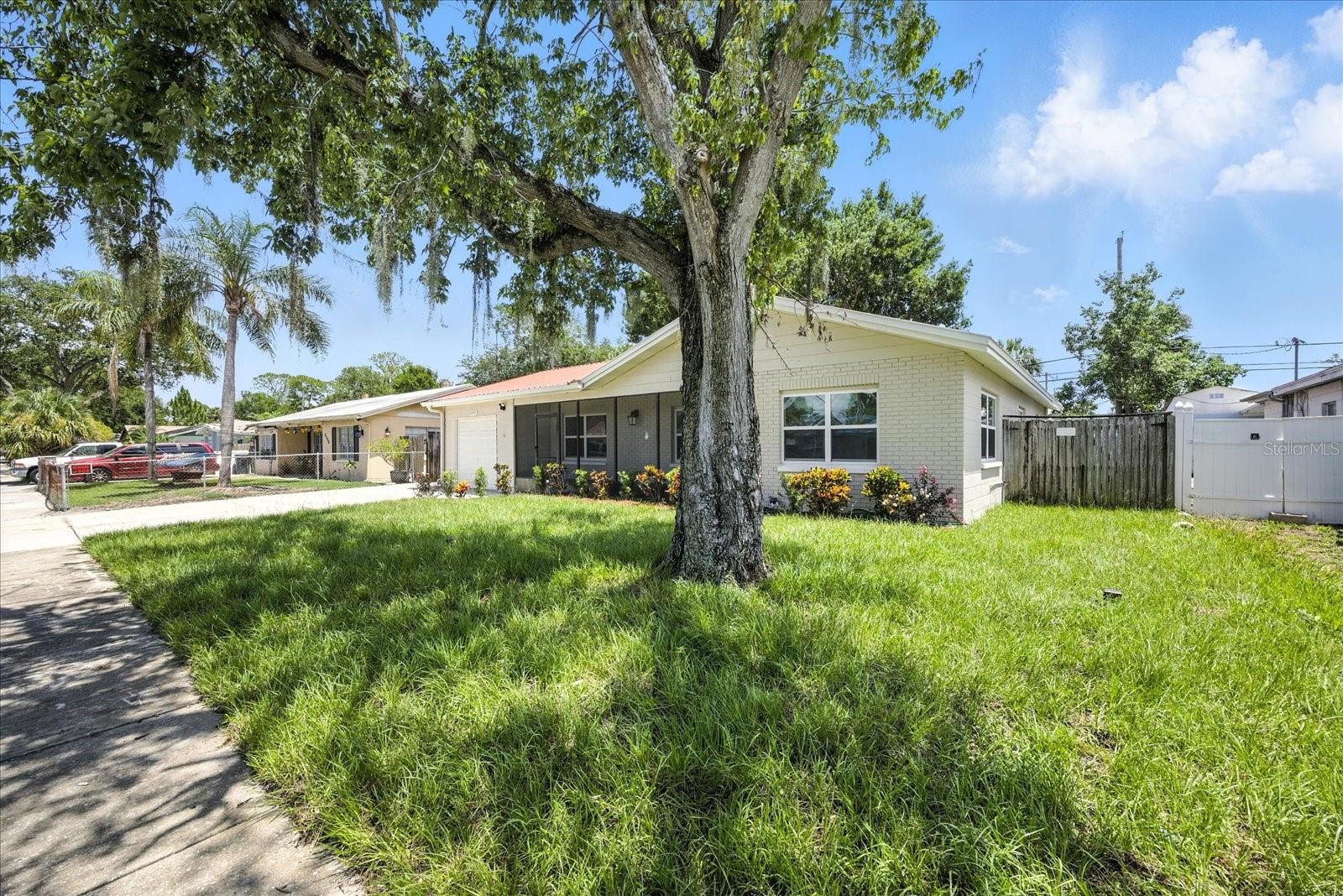 8208 TANGLEWOOD LN, TAMPA, FL, 33615