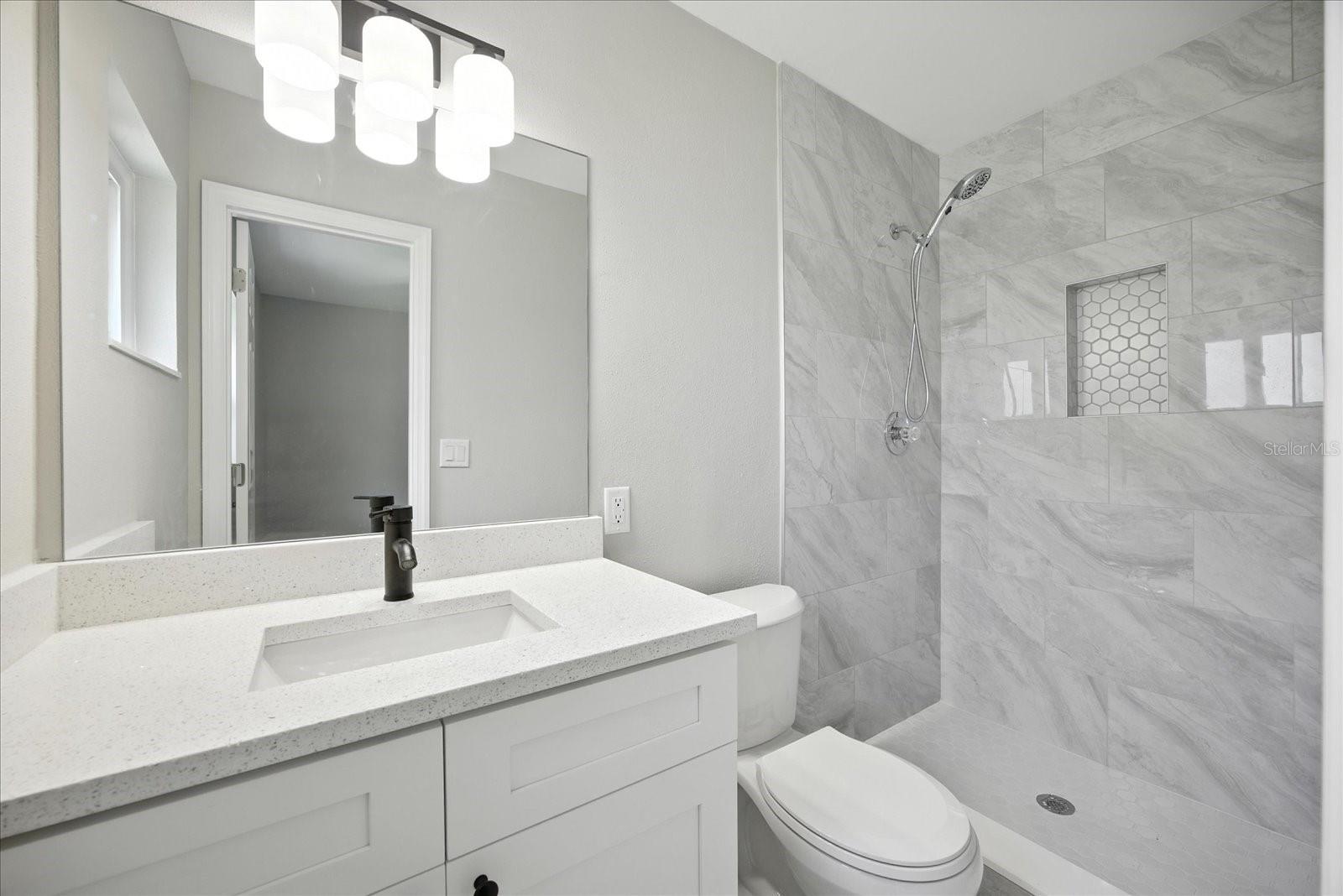 8208 TANGLEWOOD LN, TAMPA, FL, 33615