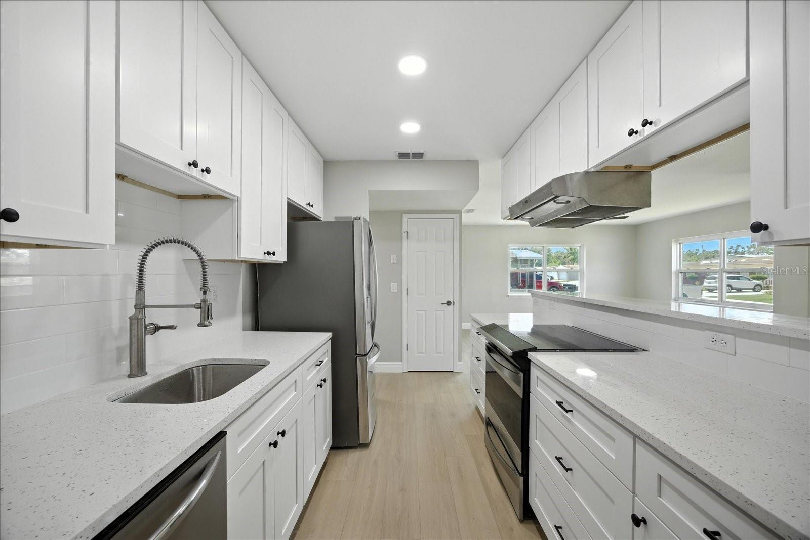 8208 TANGLEWOOD LN, TAMPA, FL, 33615