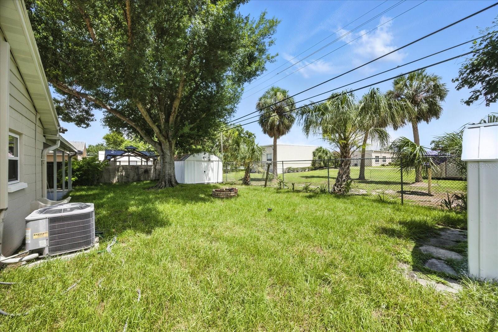 8208 TANGLEWOOD LN, TAMPA, FL, 33615