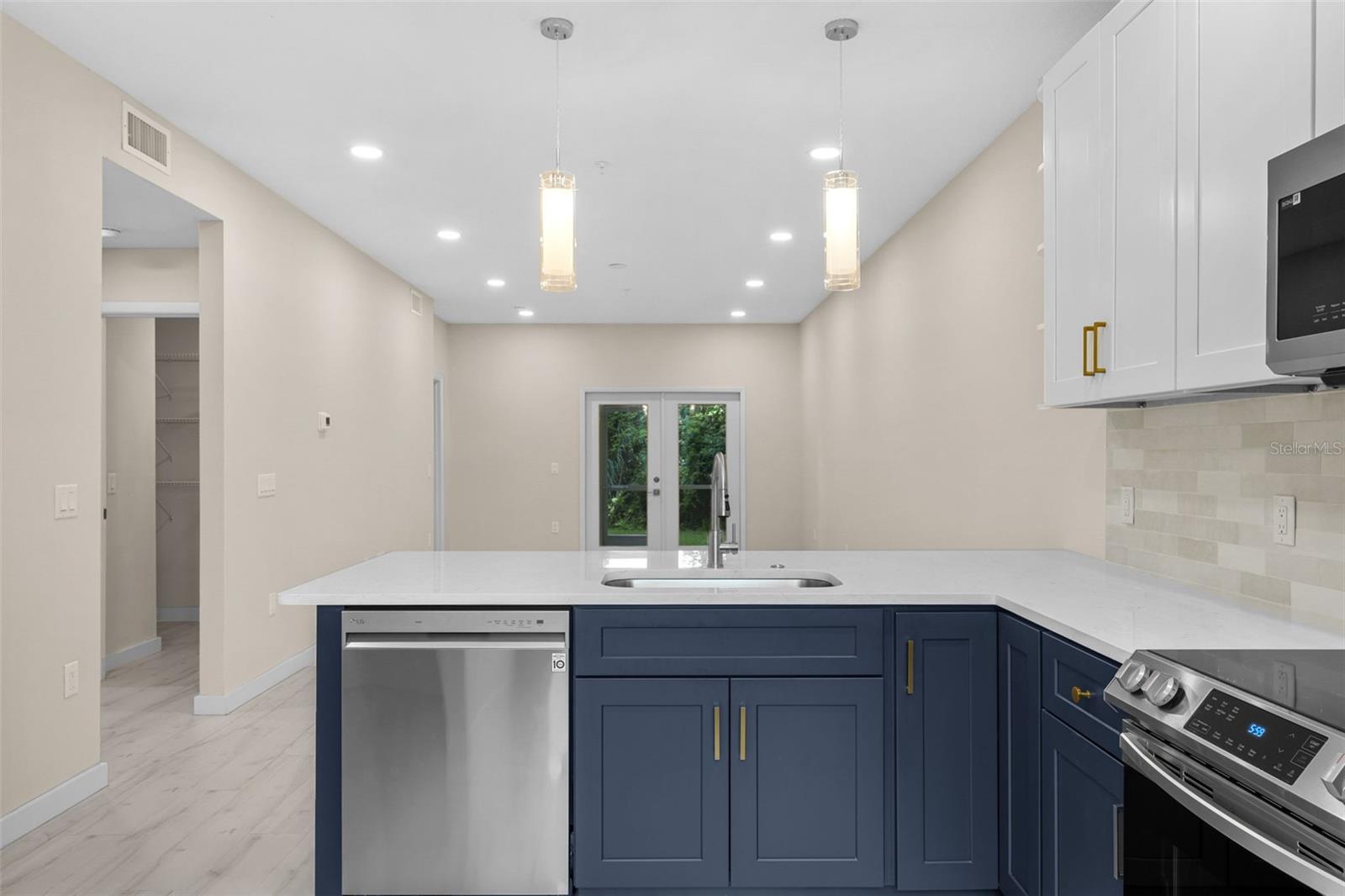 3890 34TH AVE S #103, ST PETERSBURG, FL, 33711