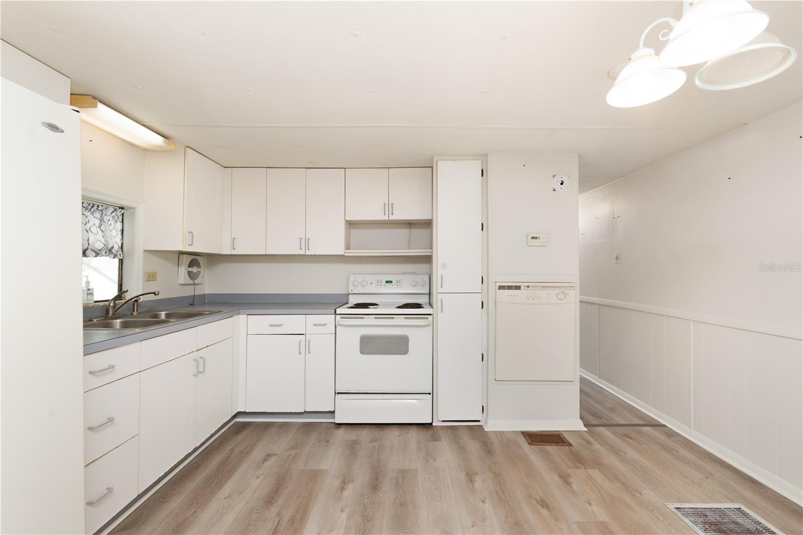 TB8403860 Property Photo