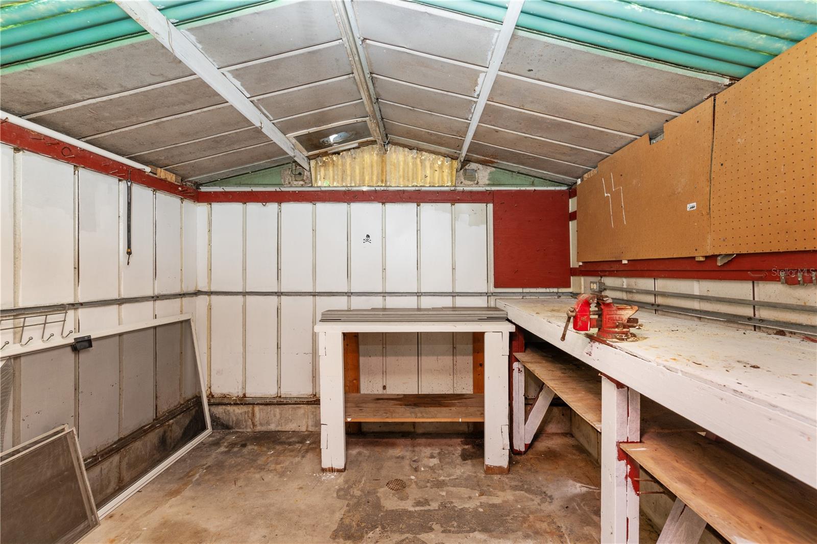 TB8403860 Property Photo