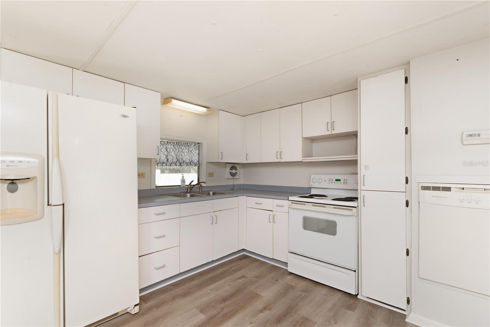 TB8403860 Property Photo