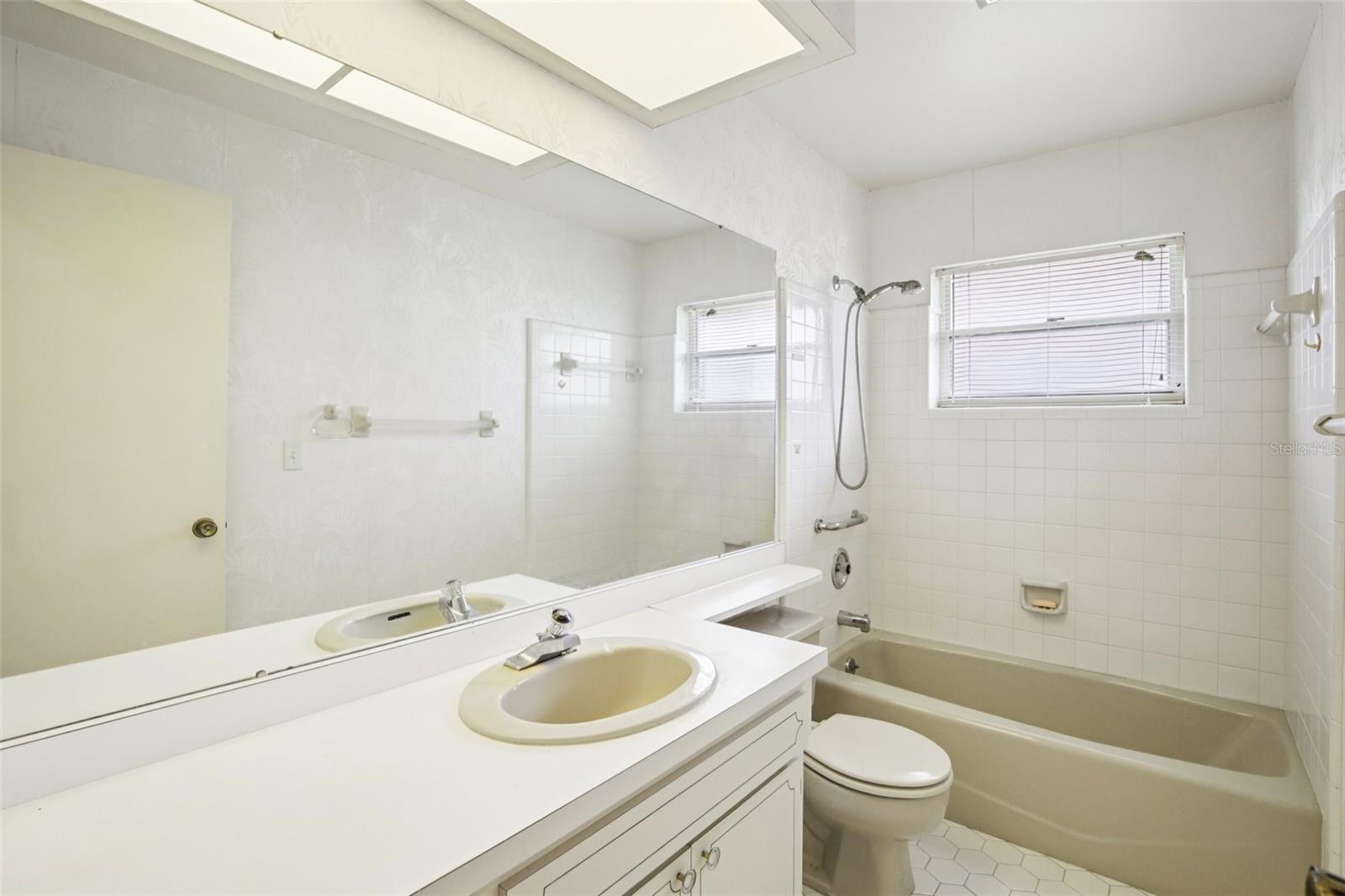 A4657924 Property Photo