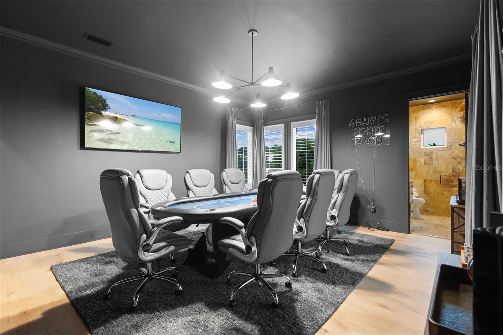 V4943597 Property Photo