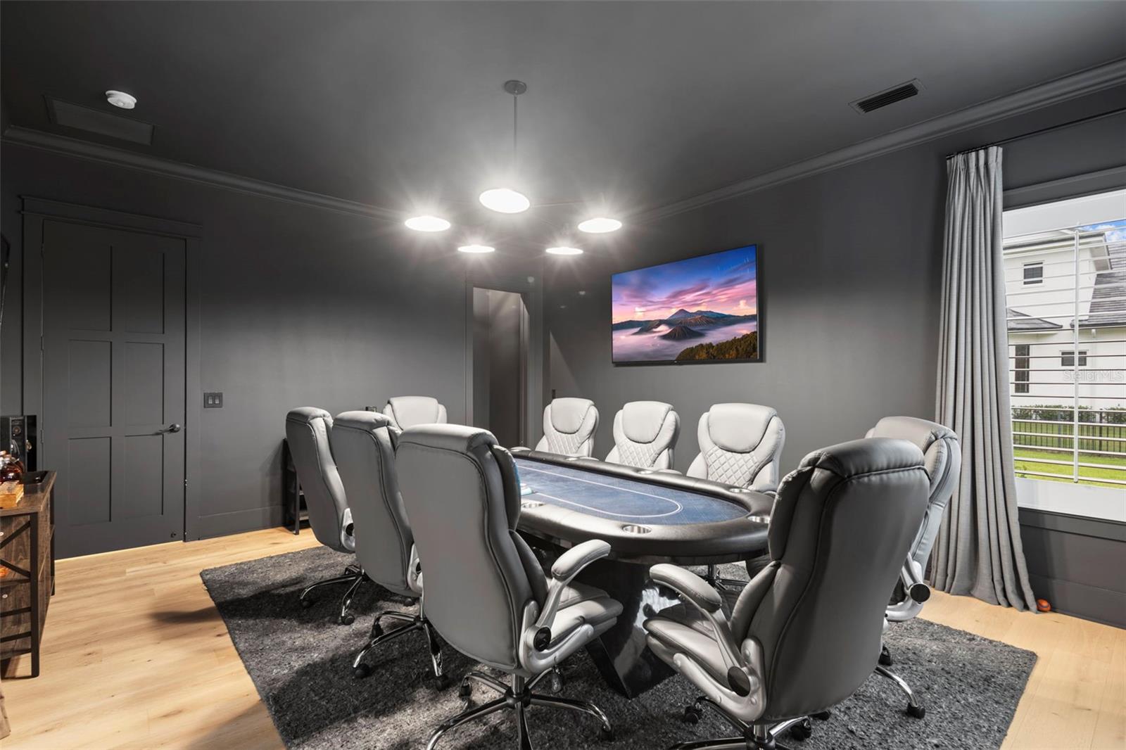 V4943597 Property Photo