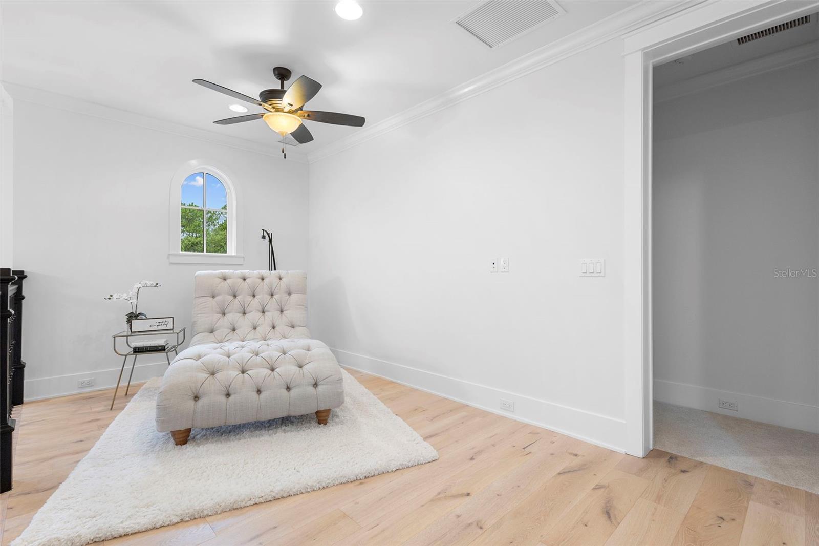 V4943597 Property Photo