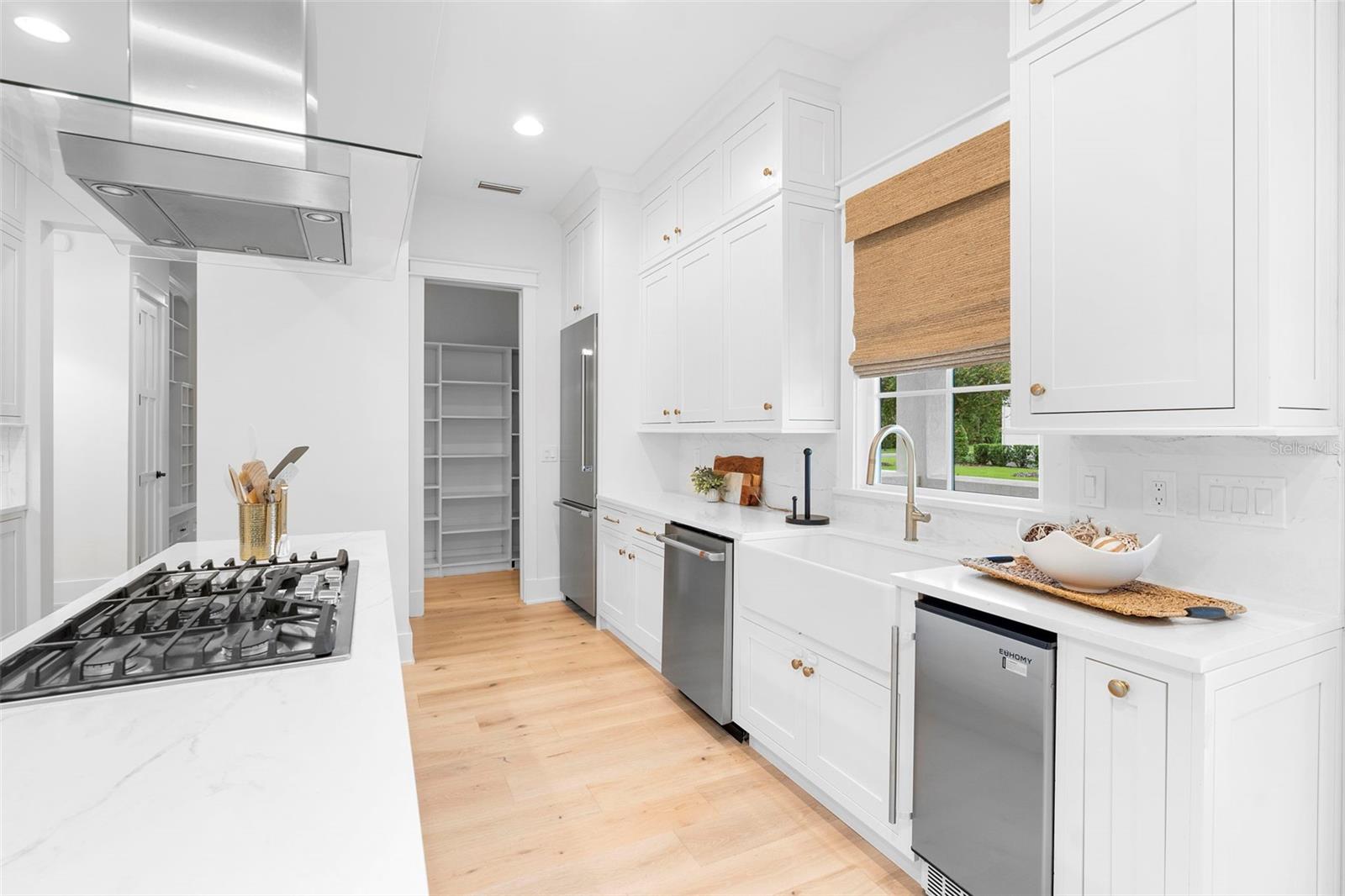 V4943597 Property Photo