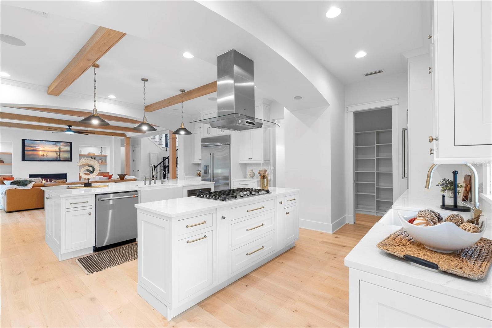 V4943597 Property Photo