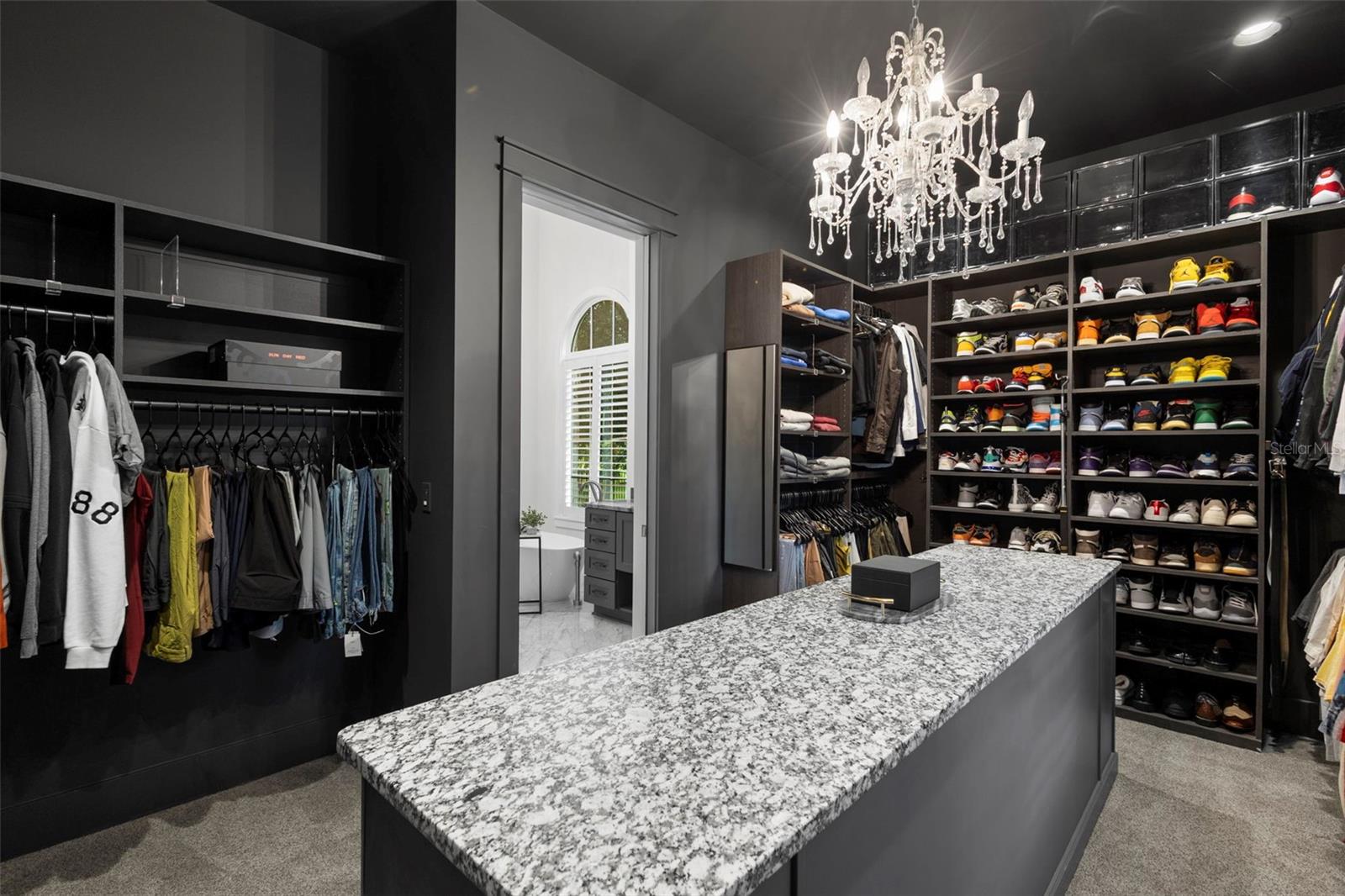 V4943597 Property Photo