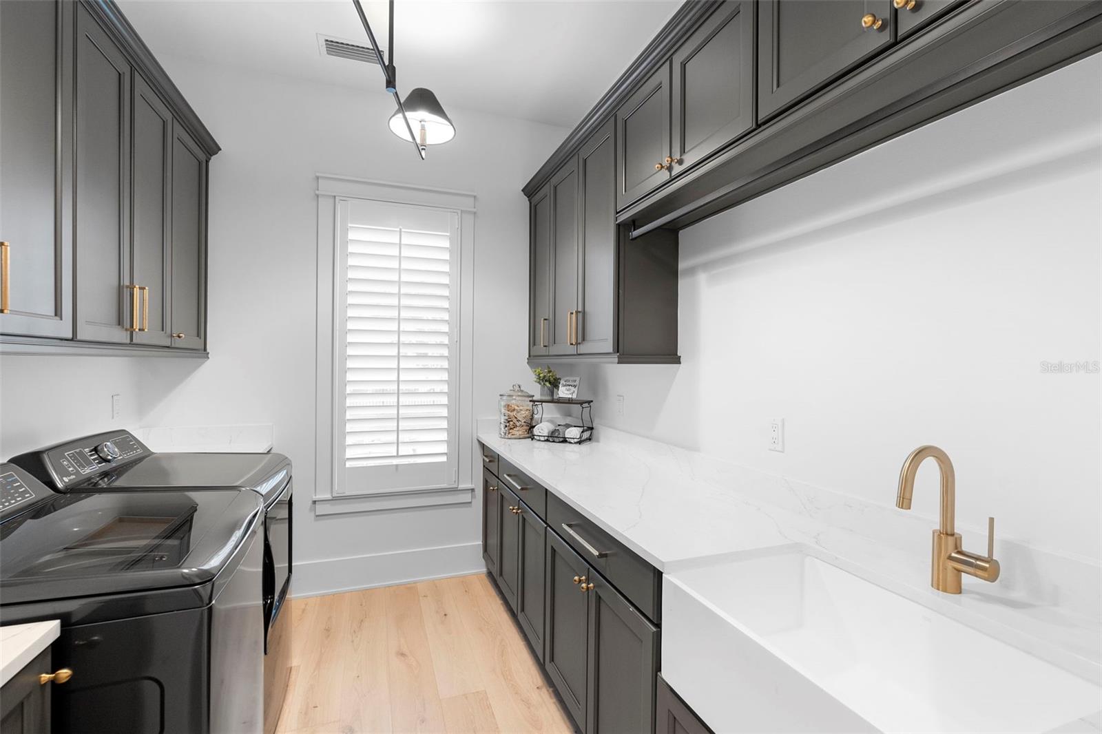 V4943597 Property Photo