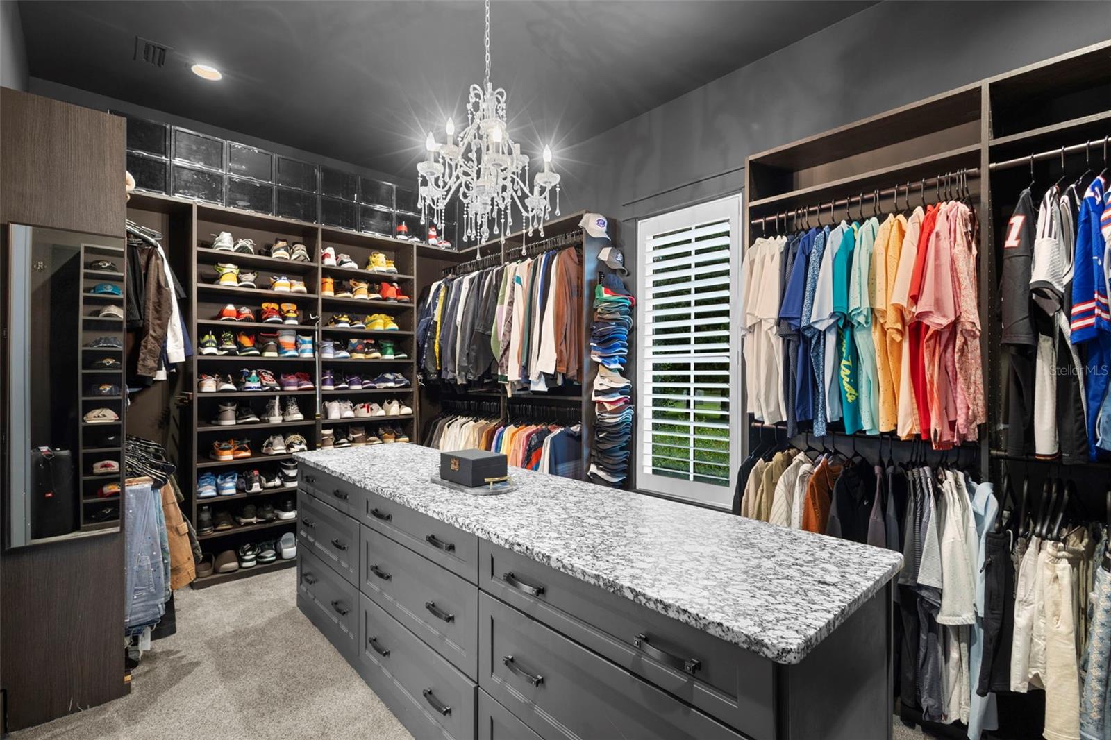 V4943597 Property Photo