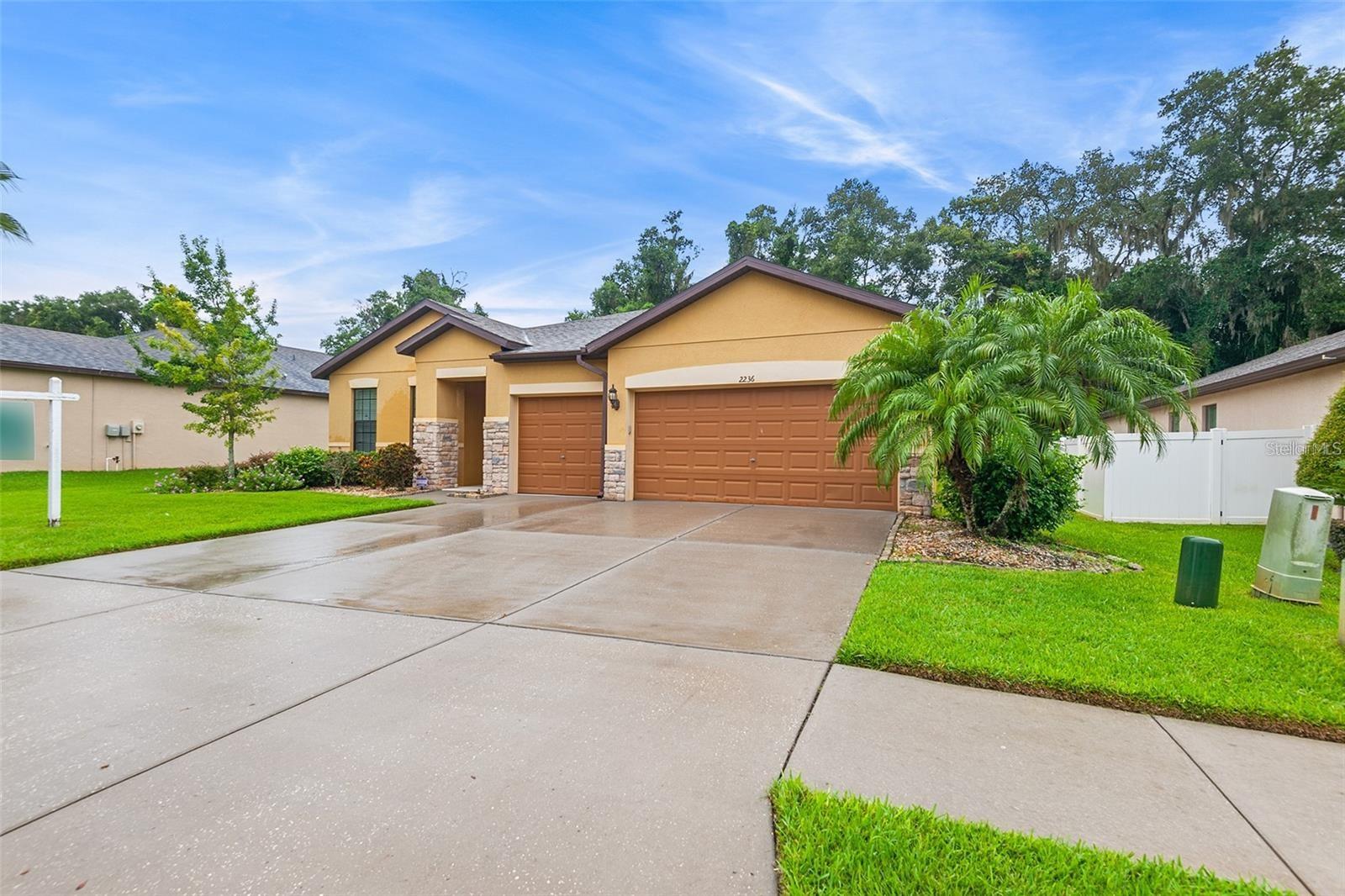 2236 LANDSIDE DR, VALRICO, FL, 33594