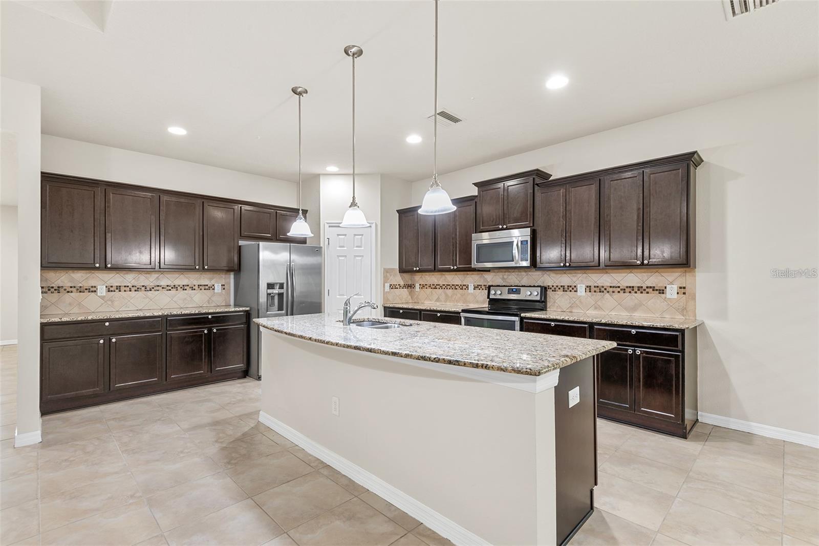 2236 LANDSIDE DR, VALRICO, FL, 33594