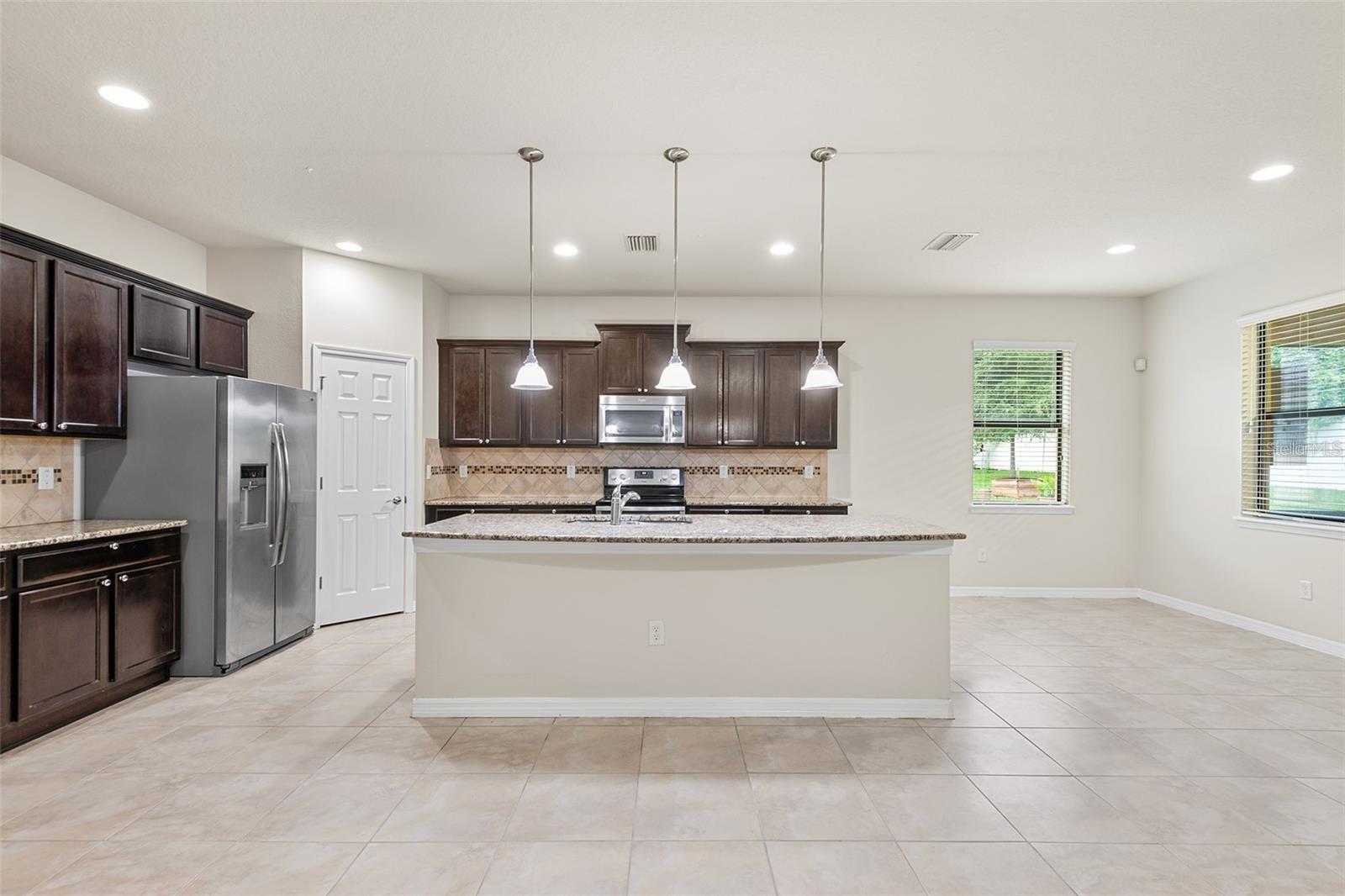 2236 LANDSIDE DR, VALRICO, FL, 33594