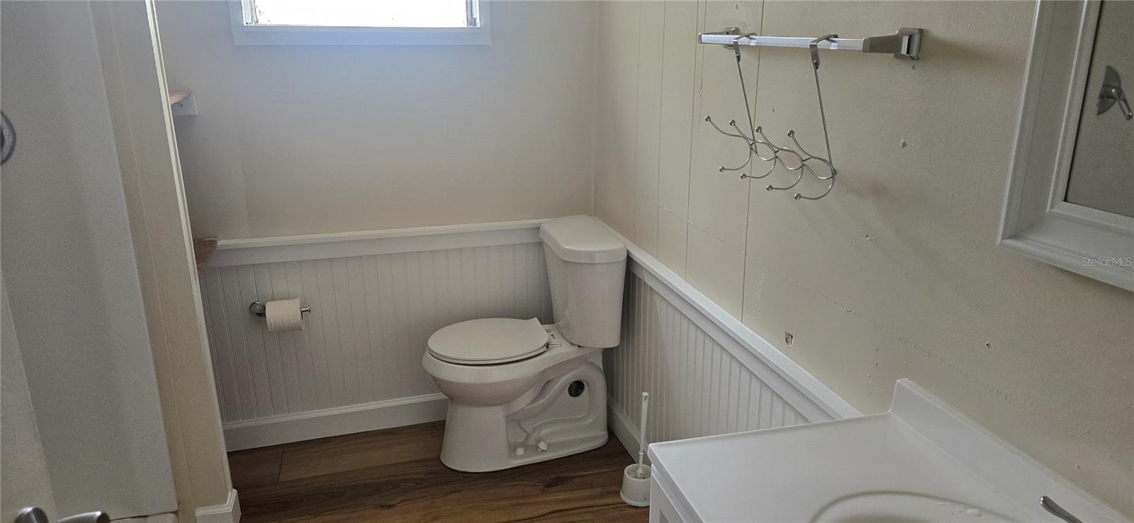 W7877040 Property Photo